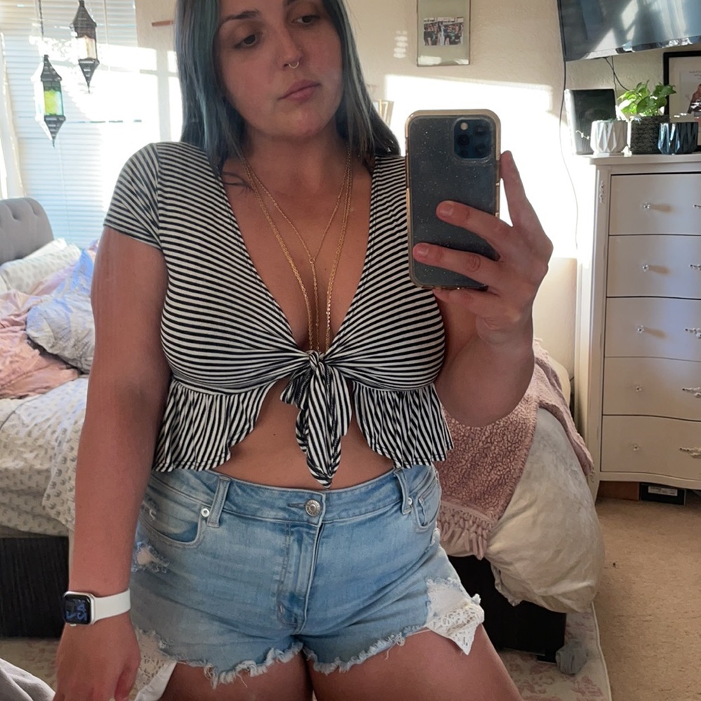 Cropped tie front top